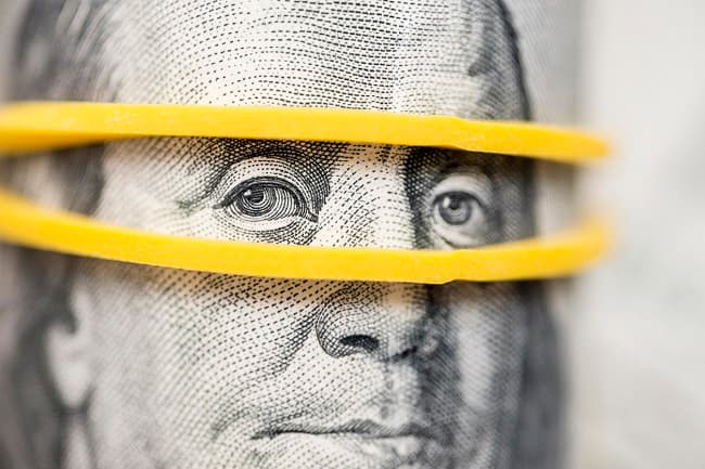 The eye-opening difference of using your TFSA for investing vs. saving