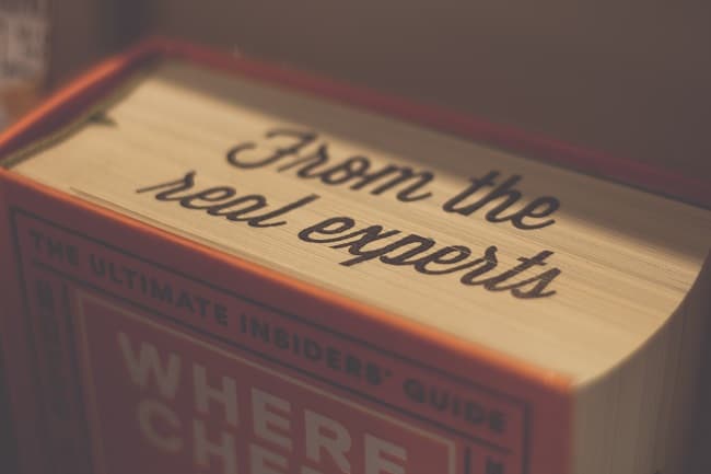 A few words on expertise